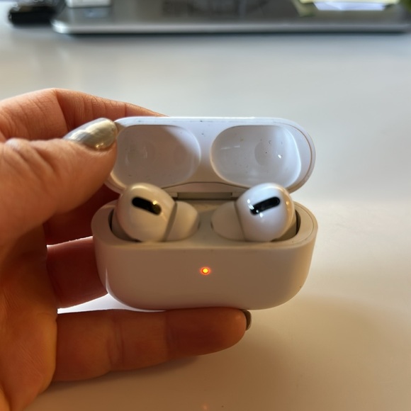 Apple AirPods second generation. - Picture 3 of 5